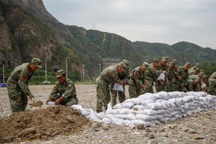 埃迪-豪：对手第一次进攻我们就丢球了 戈登膝盖受伤看上去不太好